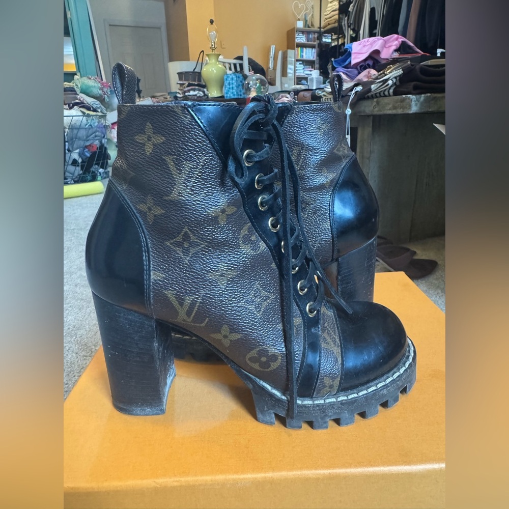 LOUIS VUITTON Star Trail Boot - Size 38